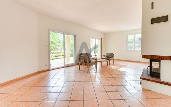 SAINT-CYR-AU-MONT-D’OR — 145 M² — TERRAIN 1 165 M² — 4 CHAMBRES – SUITE PARENTALE DE PLAIN-PIED– PISCINABLE