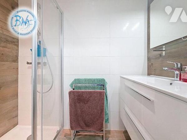 BÉNODET - PROCHE PLAGE

Maison d'habitation offrant de belles possibilités d'exploitation, id...