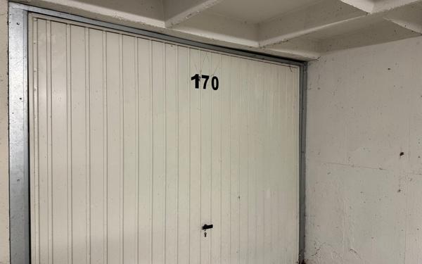 Stationnement à louer    Orléans