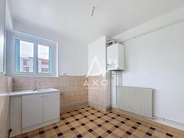 Dijon Drapeau T2 toute proximité TRAM