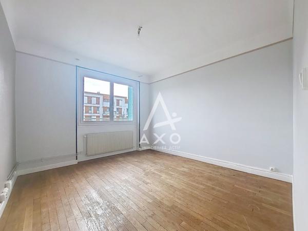 Dijon Drapeau T2 toute proximité TRAM