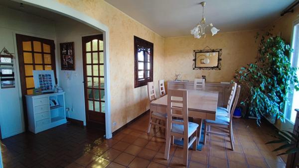 Au Cendre, maison 4 chambres avec bureau et garage