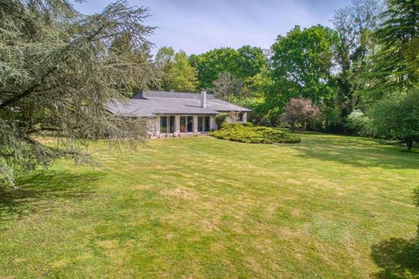 Maison Sautron 8 pièce(s) 260 m2  au coeur d'un parc arboré