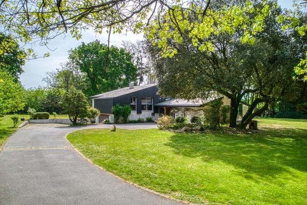 Maison Sautron 8 pièce(s) 260 m2  au coeur d'un parc arboré