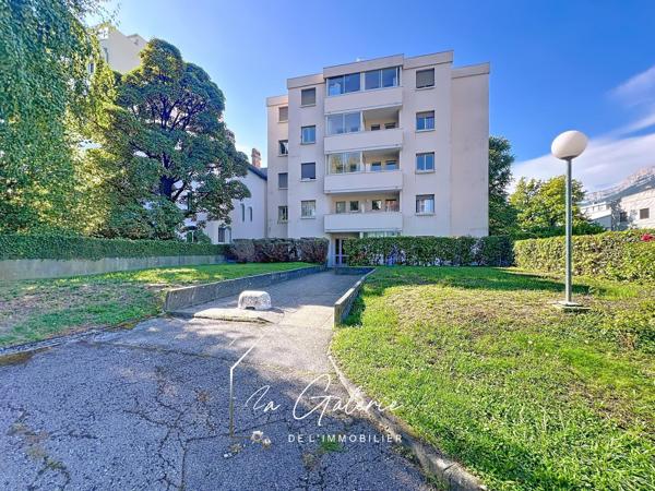 STUDIO AVEC TERRASSE DE 33M2 GRENOBLE
