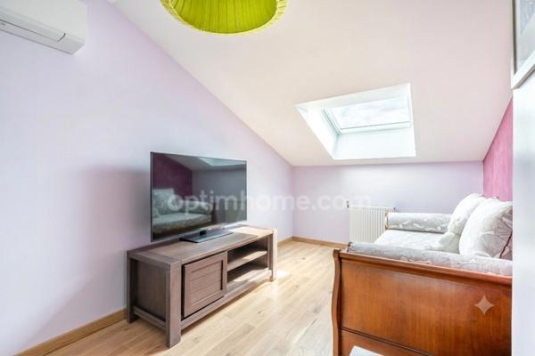 NEUVILLE SUR SAONE (69) -DUPLEX 123 m², 4 chambres, Dernier étage avec asc, Vue dégagée, DPE C
