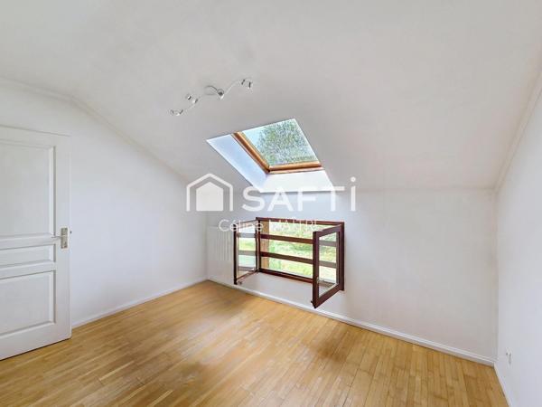 Maison individuelle - 5 chambres avec jardin de 704m²