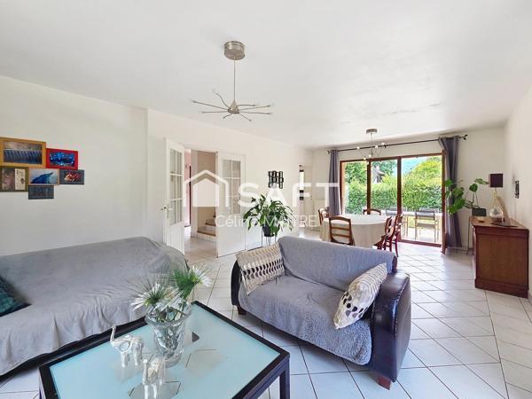 Maison individuelle - 5 chambres avec jardin de 704m²