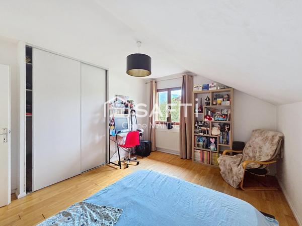 Maison individuelle - 5 chambres avec jardin de 704m²