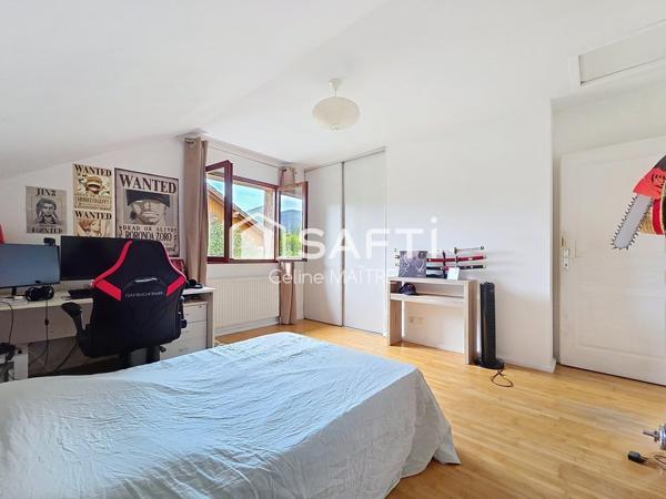 Maison individuelle - 5 chambres avec jardin de 704m²