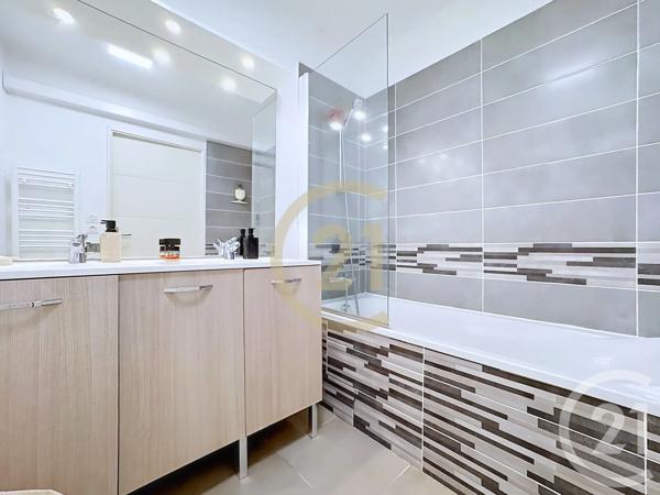 Appartement F3 à vendre  3 pièces - 61,16 m 2   ISTRES  - 13