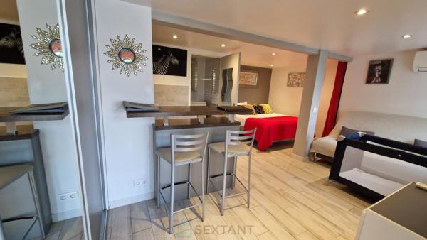 Villa de 300 m² avec vue panoramique sur le Golfe de SAINT-TROPEZ à 100m de la plage