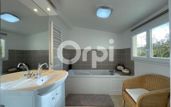 Maison à vendre    6 pièces •  Marcilly-la-Campagne