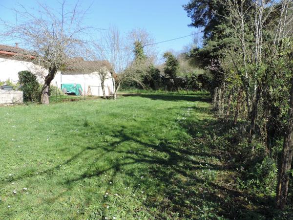 Dpt Ain (01), à vendre JOURNANS, terrain constructible non viabilisé de 362 m²