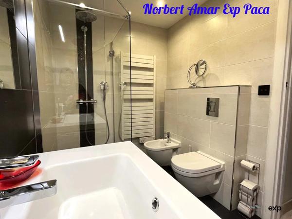 Appartement de Standing, Emplacement idéal, tout à pied : mer, plage, commerces.  avec Terrasse et Jardin Suspendu