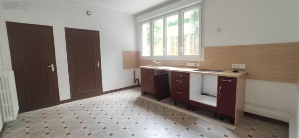 Maison de ville à louer à Villaines-la-Gonais dans la Sarthe (72400), ref : 443   
centre bourg