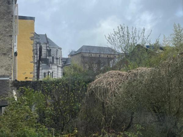 Appartement - Oloron-sainte-marie - Réf.:205286 OLORON CENTRE-VILLE - BEL APPARTEMENT T3 AU CHARME DE L' ANCIEN AVEC JARDIN PRIVATIF ET PARKING PRIVE -