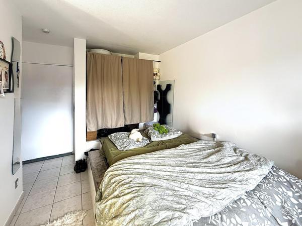 Joli studio loué de 26m2 avec balcon, cave et place de parking