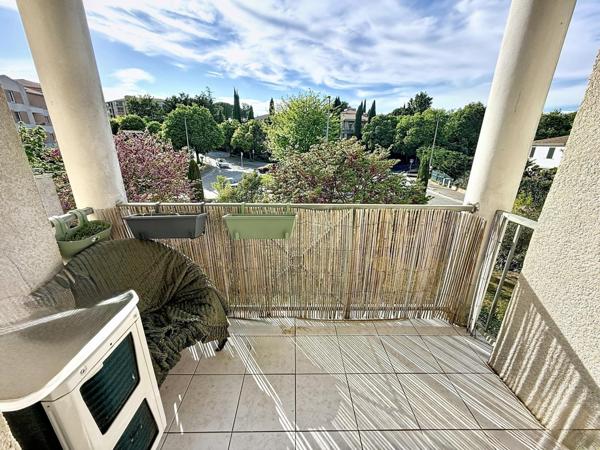 Joli studio loué de 26m2 avec balcon, cave et place de parking