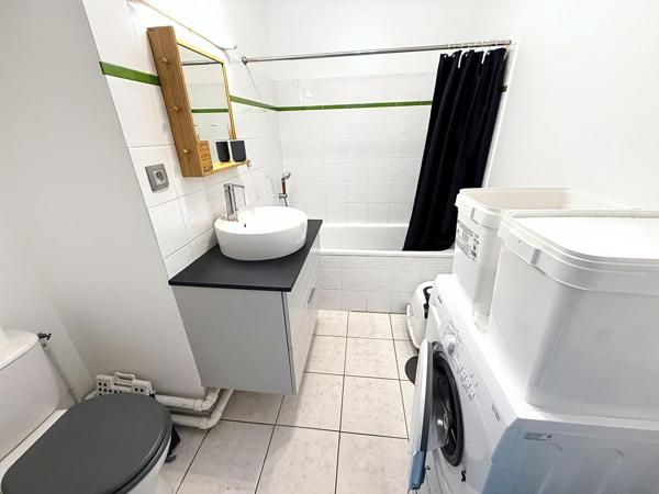 Joli studio loué de 26m2 avec balcon, cave et place de parking
