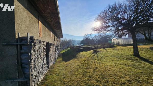 ENTRELACS-ALBENS, corps de ferme à rénover de 127m2 hab avec 350 m2 au sol de dépendances