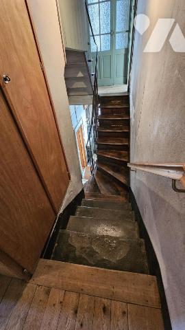 ENTRELACS-ALBENS, corps de ferme à rénover de 127m2 hab avec 350 m2 au sol de dépendances