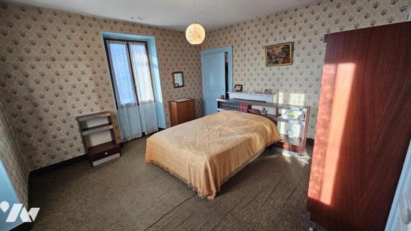 ENTRELACS-ALBENS, corps de ferme à rénover de 127m2 hab avec 350 m2 au sol de dépendances