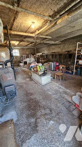 ENTRELACS-ALBENS, corps de ferme à rénover de 127m2 hab avec 350 m2 au sol de dépendances