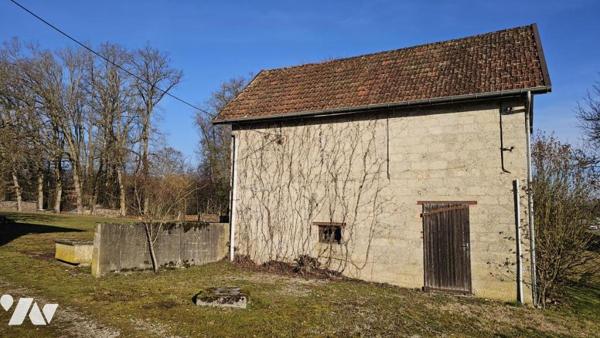 ENTRELACS-ALBENS, corps de ferme à rénover de 127m2 hab avec 350 m2 au sol de dépendances