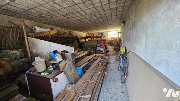 ENTRELACS-ALBENS, corps de ferme à rénover de 127m2 hab avec 350 m2 au sol de dépendances