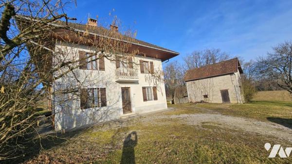 ENTRELACS-ALBENS, corps de ferme à rénover de 127m2 hab avec 350 m2 au sol de dépendances