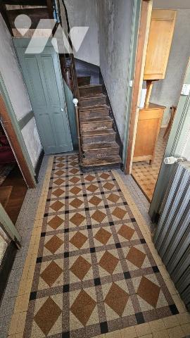 ENTRELACS-ALBENS, corps de ferme à rénover de 127m2 hab avec 350 m2 au sol de dépendances