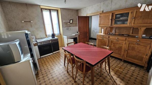 ENTRELACS-ALBENS, corps de ferme à rénover de 127m2 hab avec 350 m2 au sol de dépendances