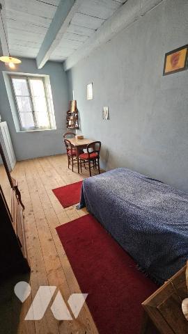 ENTRELACS-ALBENS, corps de ferme à rénover de 127m2 hab avec 350 m2 au sol de dépendances