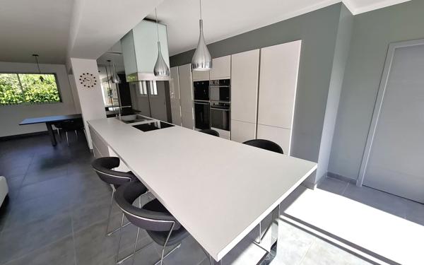 Maison à vendre    5 pièces •  Médis