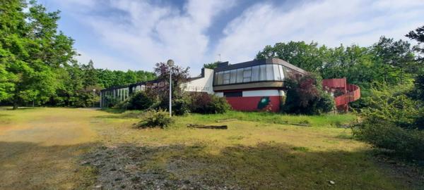 Domaine hôtelier rare entre La Rochelle et Niort, foncier exceptionnel avec parc arboré