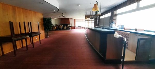 Domaine hôtelier rare entre La Rochelle et Niort, foncier exceptionnel avec parc arboré