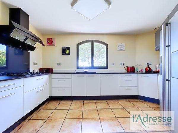 Maison T4 plain-pied avec piscine et sous-sol - Bruguières 31150