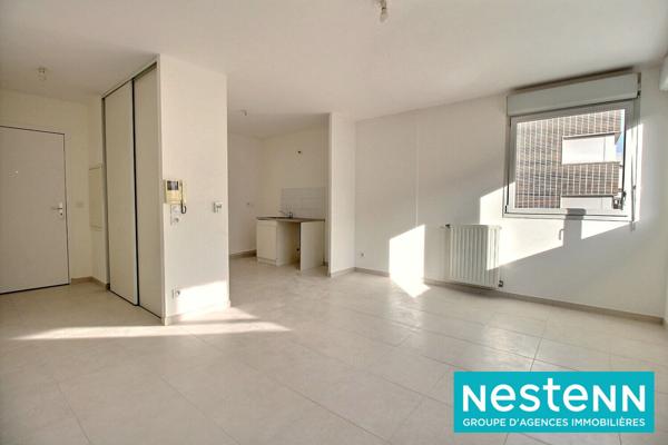Appartement T2 de 47m2 et place de parking / MEYZIEU CENTRE VILLE