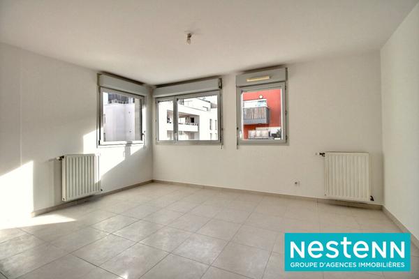Appartement T2 de 47m2 et place de parking / MEYZIEU CENTRE VILLE