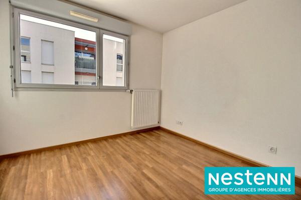 Appartement T2 de 47m2 et place de parking / MEYZIEU CENTRE VILLE