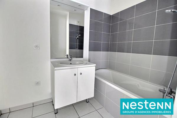 Appartement T2 de 47m2 et place de parking / MEYZIEU CENTRE VILLE