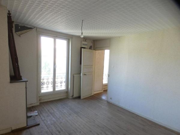 Maison à rénover au coeur de Sarlat avec création de 2 appartements possible