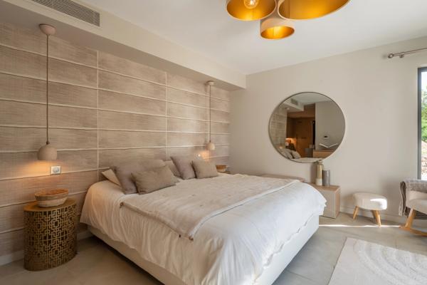 Limonest - les Roches - Maison d'environ 312m² terrain de 3943m² - 5 chambres