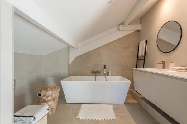Limonest - les Roches - Maison d'environ 312m² terrain de 3943m² - 5 chambres
