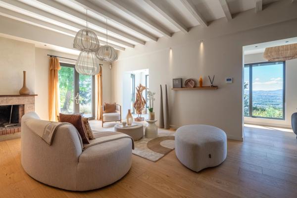 Limonest - les Roches - Maison d'environ 312m² terrain de 3943m² - 5 chambres