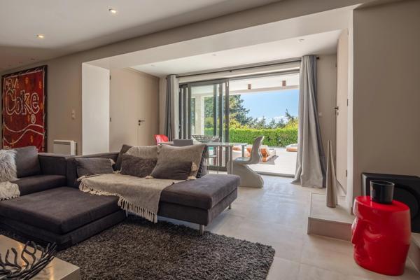 Limonest - les Roches - Maison d'environ 312m² terrain de 3943m² - 5 chambres