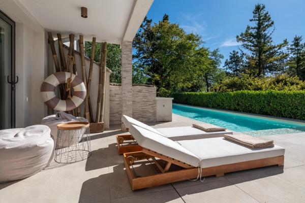 Limonest - les Roches - Maison d'environ 312m² terrain de 3943m² - 5 chambres