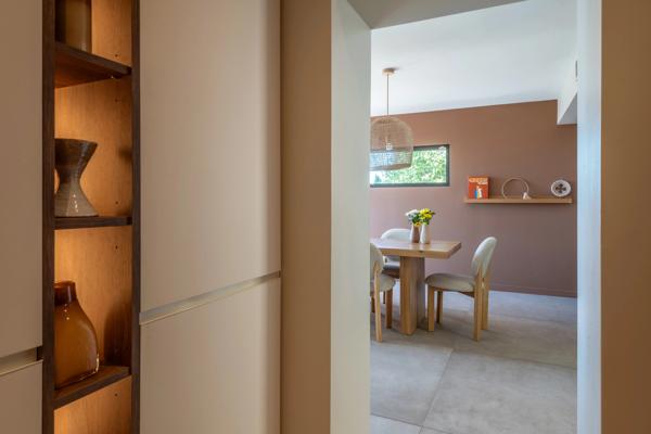 Limonest - les Roches - Maison d'environ 312m² terrain de 3943m² - 5 chambres