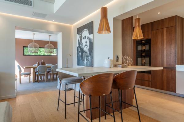 Limonest - les Roches - Maison d'environ 312m² terrain de 3943m² - 5 chambres
